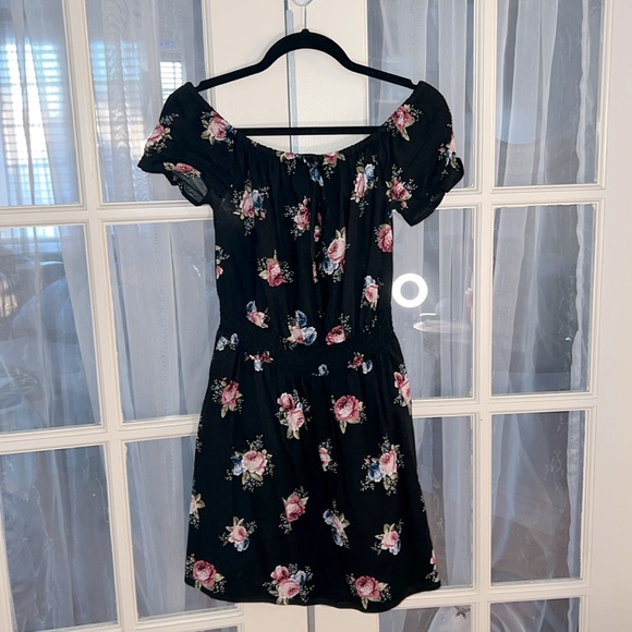 Kendall & Kylie Ardene collection summer flowy dress. - Picture 1 of 4